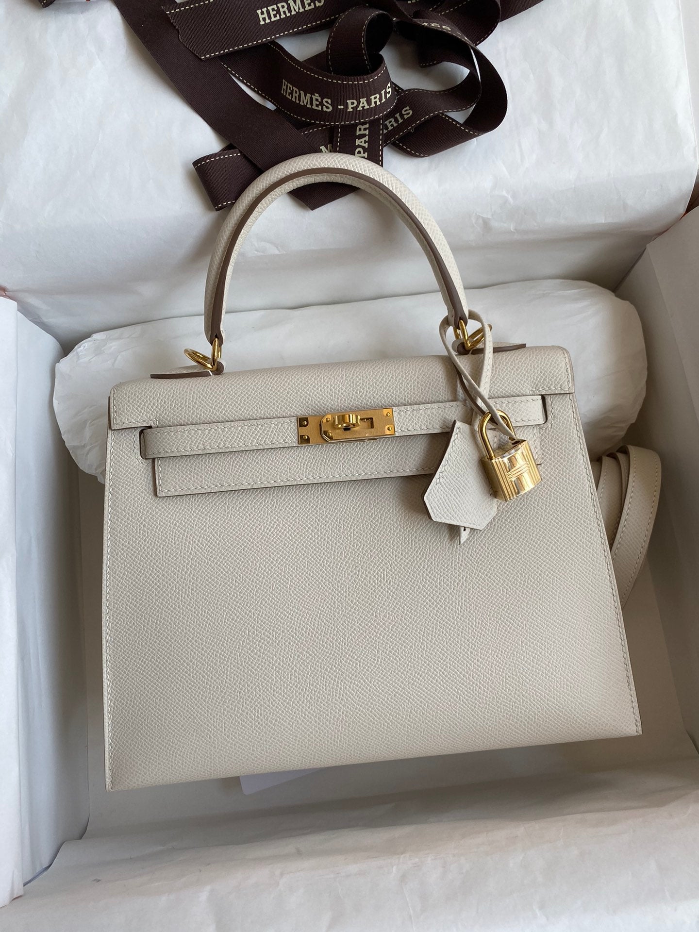 Hermes Kelly Bag ( AVAILABLE IN DIFFERENT COLOURS )