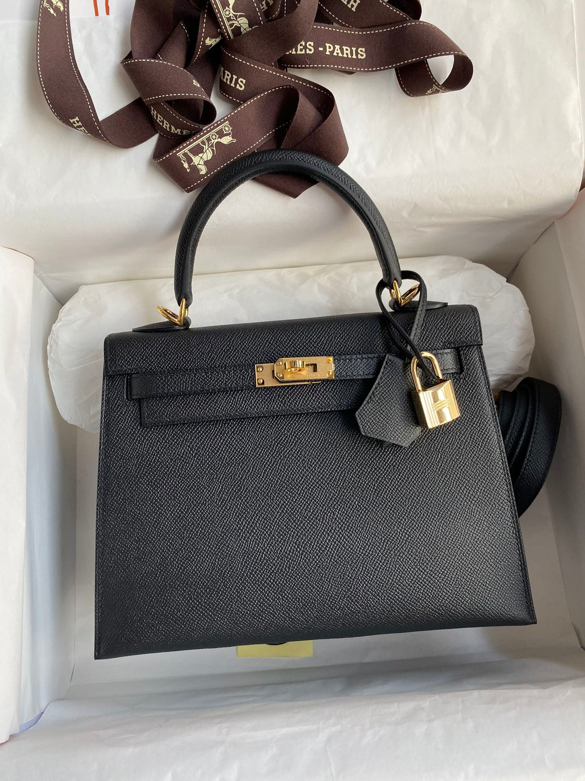 Hermes Kelly Bag ( AVAILABLE IN DIFFERENT COLOURS )