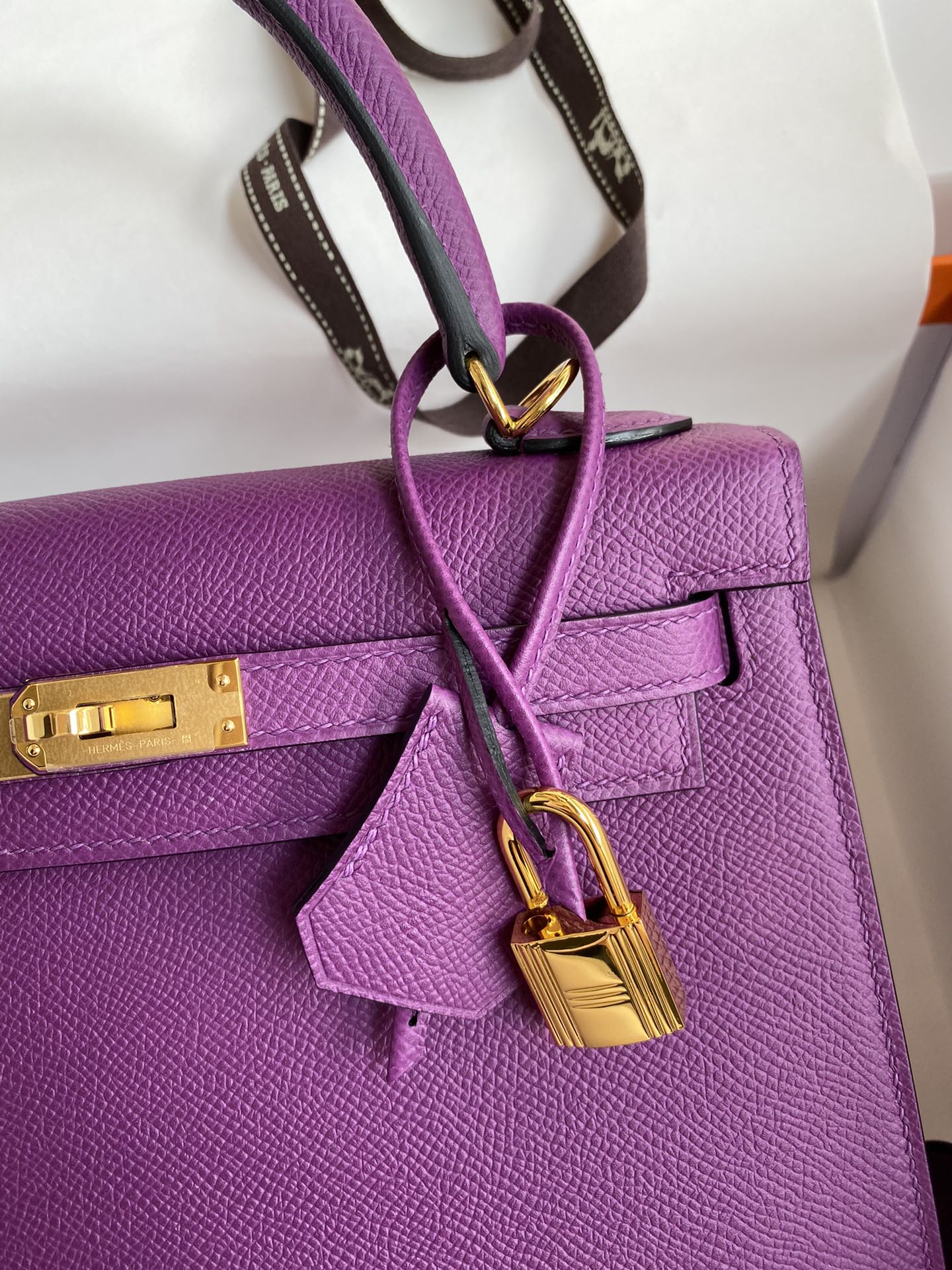 Hermes Kelly Bag ( AVAILABLE IN DIFFERENT COLOURS )