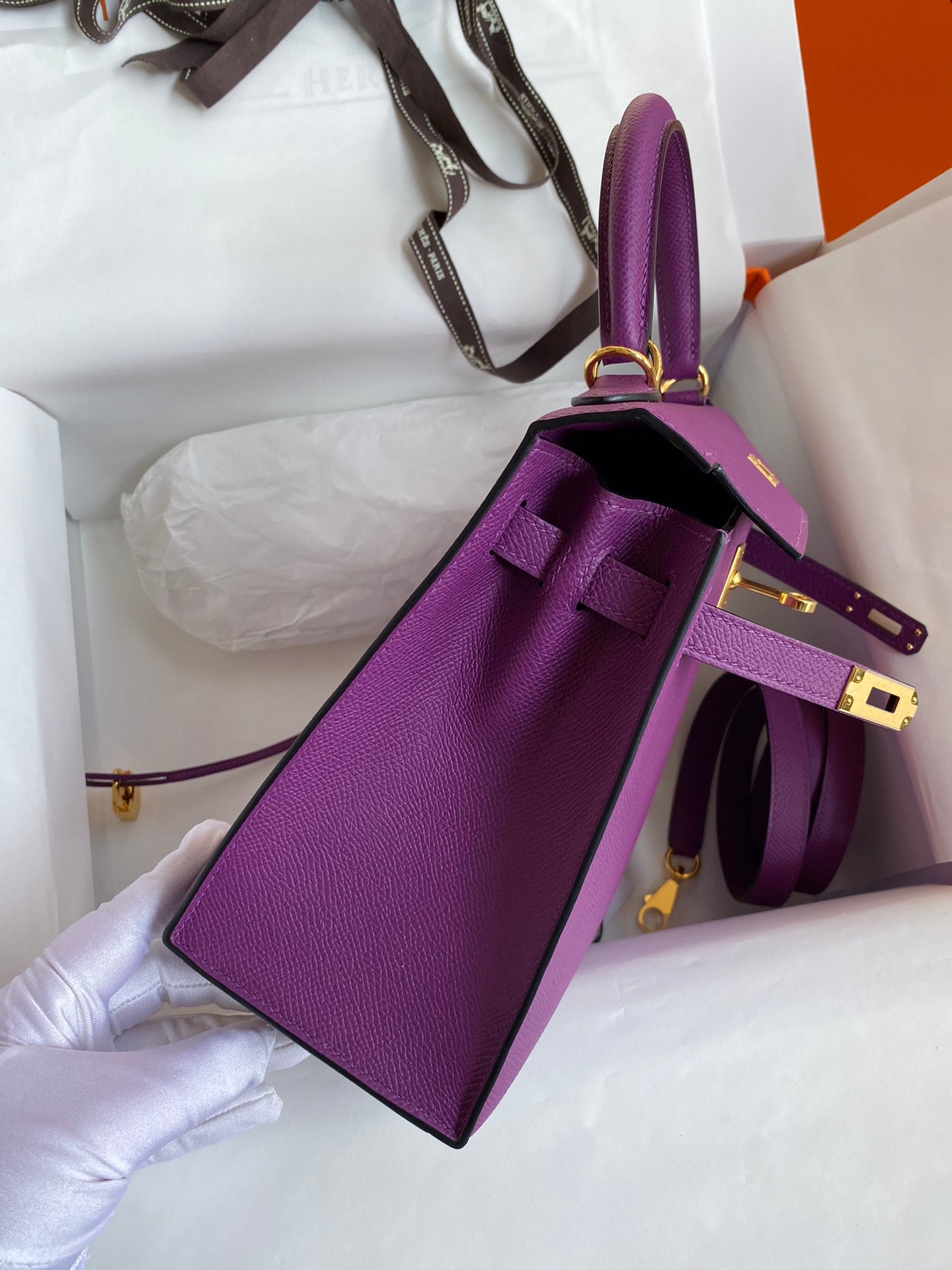 Hermes Kelly Bag ( AVAILABLE IN DIFFERENT COLOURS )