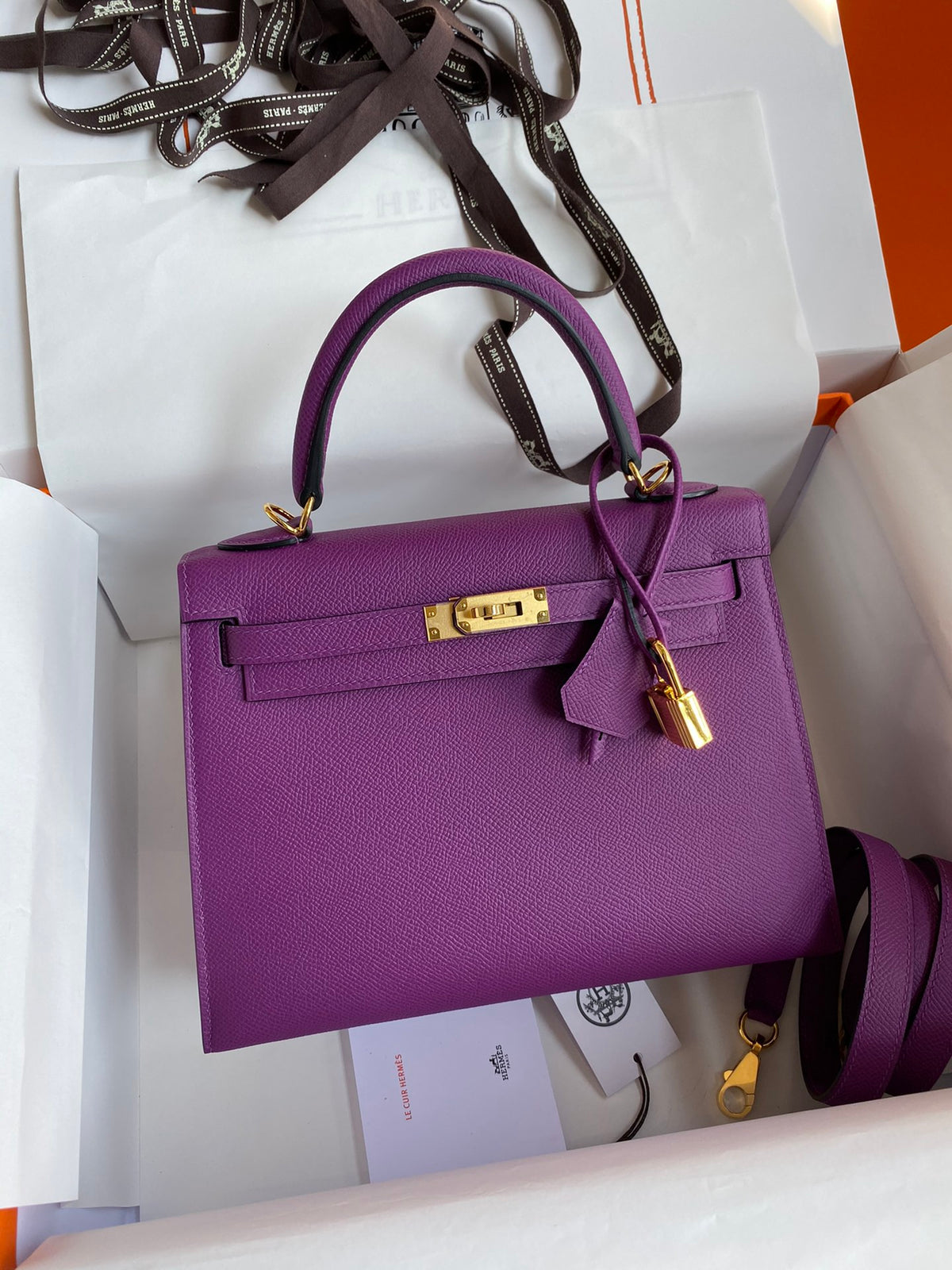 Hermes Kelly Bag ( AVAILABLE IN DIFFERENT COLOURS )