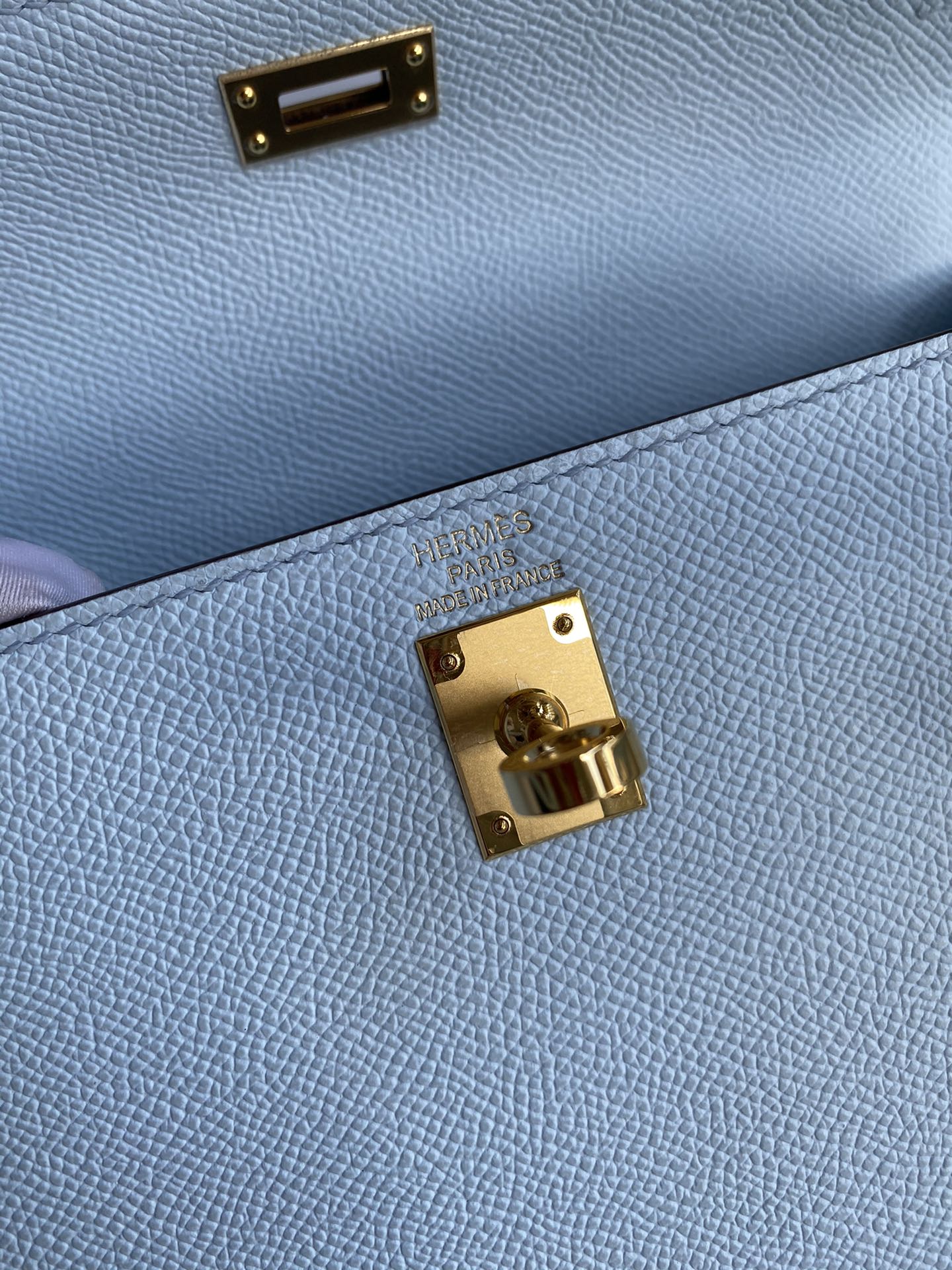 Hermes Kelly Bag ( AVAILABLE IN DIFFERENT COLOURS )