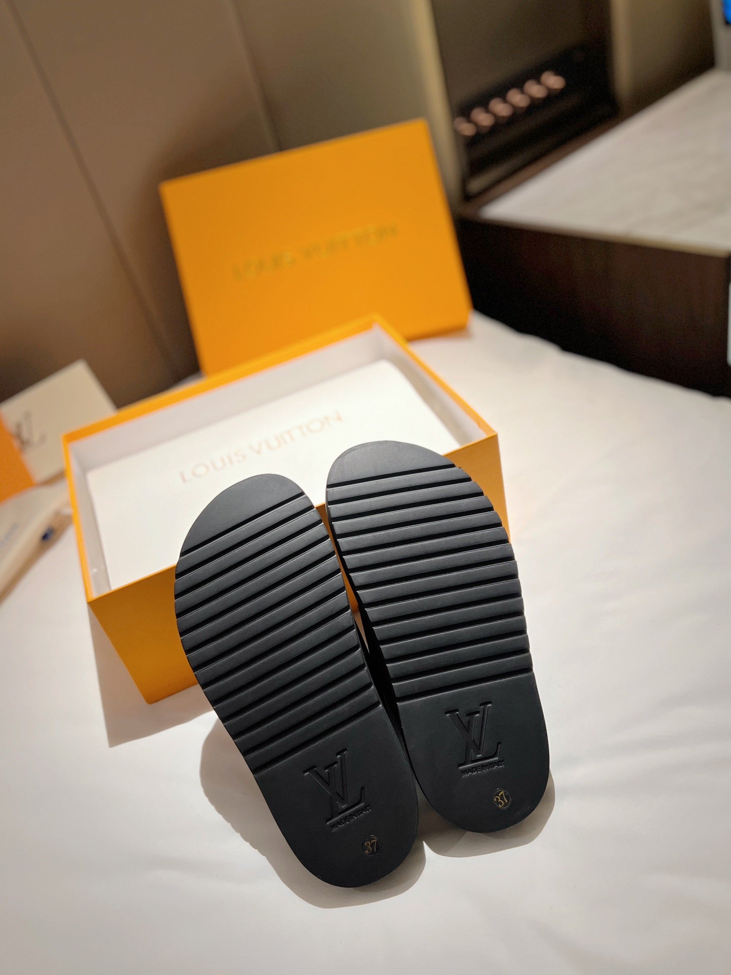 LV Latest Slippers